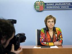 La portavoz del Gobierno Vasco, Miren Azkarate, durante la rueda de prensa que ofreció hoy. EFE/Javier Etxezarreta/