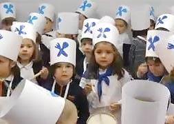Miles de niños estrenan sus tambores en los colegios donostiarras
