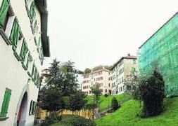 El riesgo de desprendimientos amenaza a miles de fachadas en Gipuzkoa