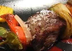 Carne de canguro y tiburón en la carta