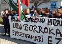 Los sindicatos protestan frente a Adegi por el conflicto de las residencias