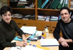 Maribel Albizu, concejala de Acción Social, junto a Julen Aranguren, nuevo técnico en inmigración./