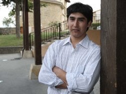 Rafael Maripan recorre estos días la geografía vasca junto a su esposa alavesa. /DÍAZ URIEL/