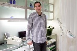 La belleza del siglo XXI se busca en los ordenadores y, como siempre, en las flores. /USOZ/