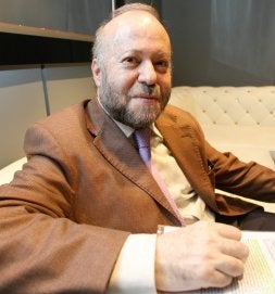 El analista José Poal augura que el punto más bajo de la crisis será en 2011. /PEDRO URRESTI/