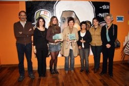 ENTREGA DE PREMIOS. Miembros del jurado, junto a las premiadas, organizadores y miembros de la asociación Ereite./KLISK/