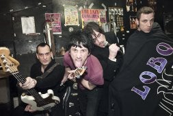 Lobo Eléctrico. Tan sólo un equipo de rock con canciones como 'Ojos carnívoros'. La foto está sacada en su local de Igara. /USOZ/