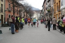 Participantes en la primera edición del cross popular. /JOXEBI/