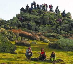 Tradición. Recibir el año en la cima de Adarra. ::
JUAN MANUEL SOTILLOS/