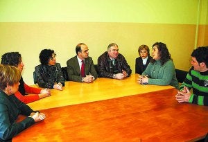 Reunión celebrada en el Colegio Público. :: A.D.C./