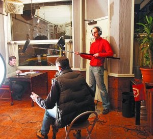 Rodaje. Un momento de la grabación del audiovisual 'Dietario de un jardín' que se estrena en el Topic./