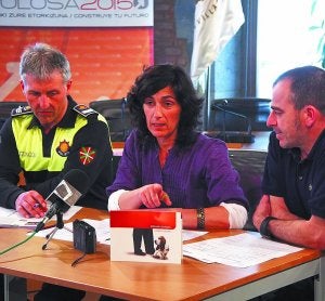 Presentación. Lasa, Peón y Lekuona, ayer, durante la presentación de la campaña. ::
KLISK/