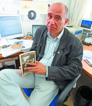 Ardatzetik urrundu gabe, istorio ugari lotzen ditu Altonagak liburuan, irakurlearen gozamenerako. ::
P. URRES
TI/
