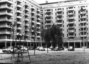 La plaza recibió su nombre por el sauce que creció allí espontáneamente. ::
KUTXA FOTOTEKA/