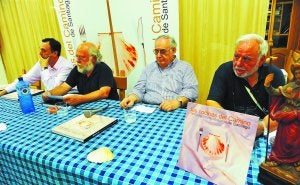 Presentación. La obra 'Cocinas del Camino de Santiago', del periodista Manolo González, se presentó en la Casa de Galicia. :: UNANUE/