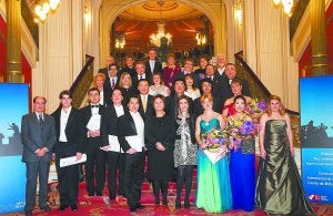 Helena Orcoyen, junto al resto de participantes. ::
CONCURSO INTERNACIONAL DE CANTO DE BILBAO/