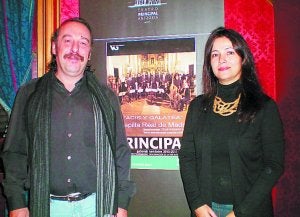 El director, Óscar Gershensohn y la soprano principal Inma Férez. ::
PALOS/