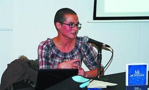 Eider Elizegi bajó de su mundo, la montaña, para presentar el libro enfocado sobre vivencias poéticas desde su refugio
