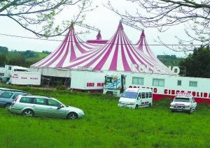 La flota del Gran Circo Holiday nada más llegar a Zarautz el pasado miércoles./