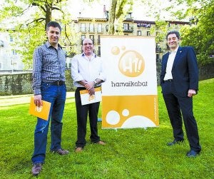 Alberro, flanqueado por Beramendi y González. ::
F. DE LA HERA/