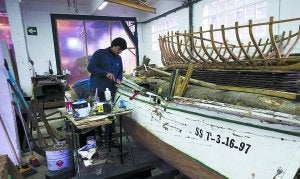 Historia. Una visita a Ondartxo permite contemplar todo el proceso de reconstrucción y restauración de embarcaciones tradicionales. ::
ARIZMENDI/