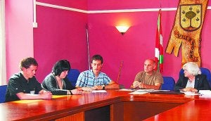 Azkue dijo unas palabras después de su nombramiento. :: ARRATIBEL/