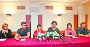Nueva alianza. Badiola, Rodríguez, Goirizelaia, Urizar, Vesga y Etxeberria presentaron ayer en Donostia su oferta para las elecciones generales. :: GUILLERMO RIVAS/