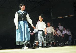 3 urtetik gorako haurrek eman dezakete izena Oinkariren ikastaroetan parte hartzeko./