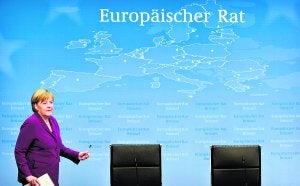 Angela Merkel, momentos antes de la rueda de prensa del viernes. :: EFE/