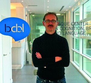 El investigador Nicola Molinaro, en la sede del BCBL./