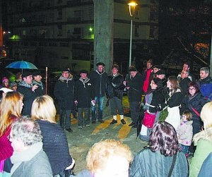 Coros. Uno de los coros de Santa Agueda partió del pórtico./