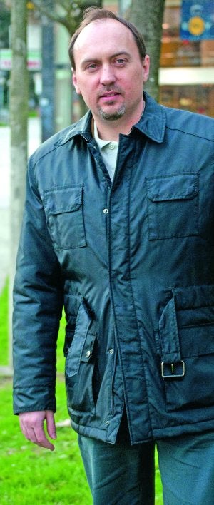 Un interior izquierdo cerca de Anoeta. Coordinador de Innovación en la Gestión, Samuel viaja para detectar la excelencia de la FP. ::
G. RIVAS/
