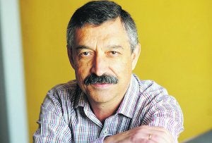 Divulgación. Esteban Esteban dirige el Aula y Observatorio de Astronomía de Durango. ::
F. MORQUECHO/