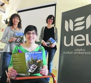 Esther Kareaga, Karmele Artetxe eta Irati Iciar aurkezpenean. ::
MORQUECHO/