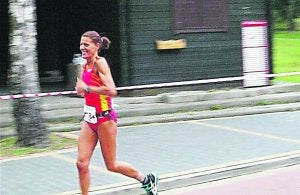 Eva Esnaola en pleno esfuerzo en la carrera./