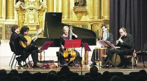 El conjunto 'Ensemble Diatessaron', que dirige Elena M. de Murguia, estrena mañana el programa./