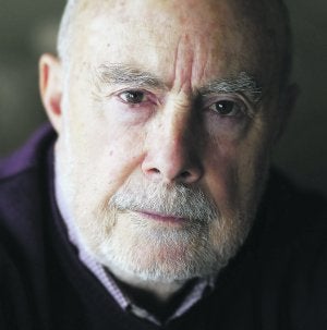 Memoria. «Este libro es el principio de mi despedida», dice con ironía el autor. :: J.R. LADRÁ/