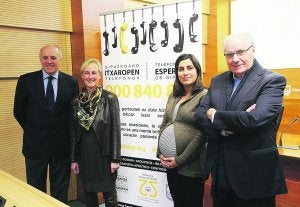 Juan Carlos Redondo, Txaro Arteaga, Lorena Pidal y José Antonio Pagola, ayer en Donostia. :: LUSA/