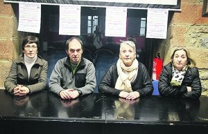 Arraztaloko ordezkariak, programa aurkezten. ::
GOIZARIN/