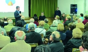 San Miguel. Cerca de 100 vecinos acudieron al encuentro con Santano./