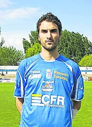 Futbolistas. Joseba Agirre con el Laudio; Josu Esnaola en Sestao, e Iker Torre, en el Almansa./