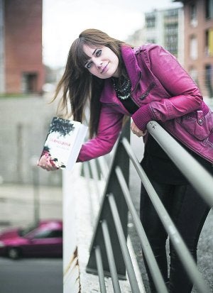 La joven novelista está muy orgullosa de su trayectoria y confía en su futuro literario. :: F. DE LA HERA/