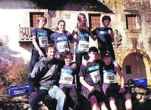 Legazpira joandakoak Xabier Salaberria entrenatzailearekin./