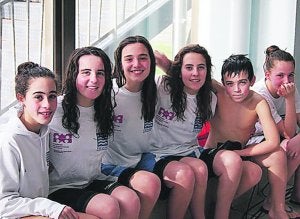 Nadadores. Nerea, Maialen, Aiora, Eva, Iker y Jone. ::
IZARRAITZ I.E./