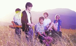 Grises. El grupo de pop de Zestoa, que estará en el MEK, publicará la semana próxima su cuarto disco./