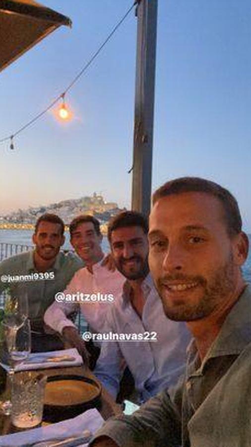 Aritz Elustondo disfruta de unos días en Mallorca junto a Sergio Canales y Juan Miguel Jimenez, jugadores del Betis y Raul Navas, jugador del Cartagena.