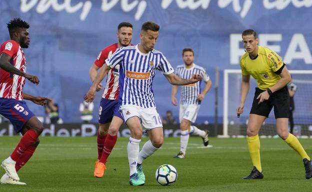Alberola Rojas arbitró el partido entre la Real y el Atlético de la temporada 17/18 que acabó con victoria txuri-urdin./LOBO ALTUNA