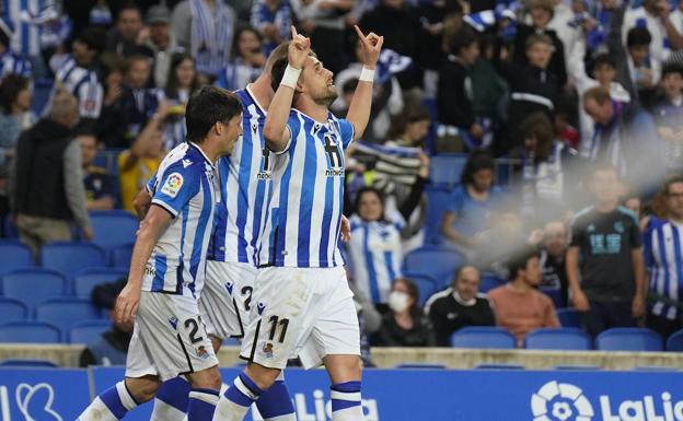 Adnan Januzaj celebra su gol, el segundo de la Real ante el Cádiz/lobo altuna