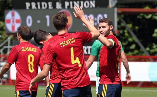 La sub-21, con cinco realistas convocados, juega hoy en Melilla