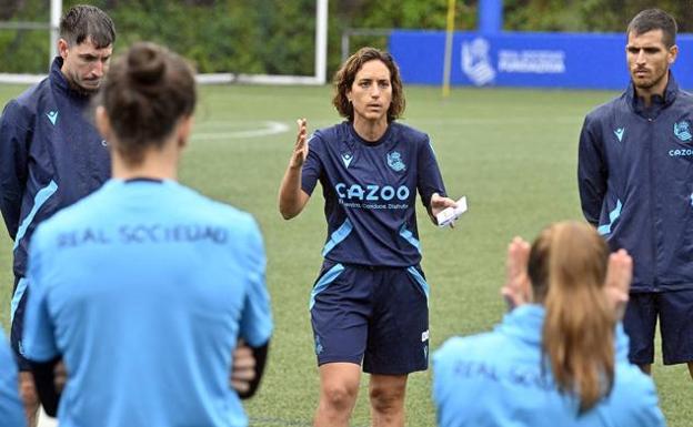 Natalia Arroyo, en un entrenamiento de la Real Sociedad femenina en Zubieta. /